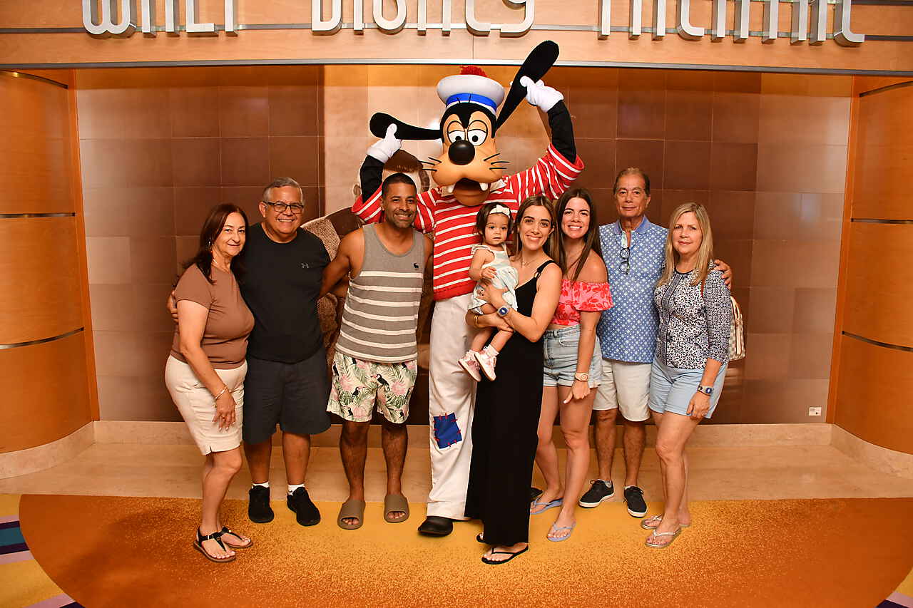 Family on Disney cruise
